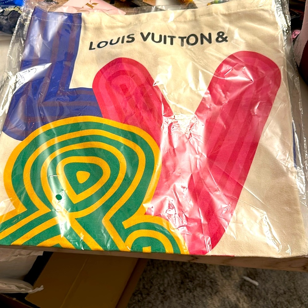 New without tag still in plastic LV tote